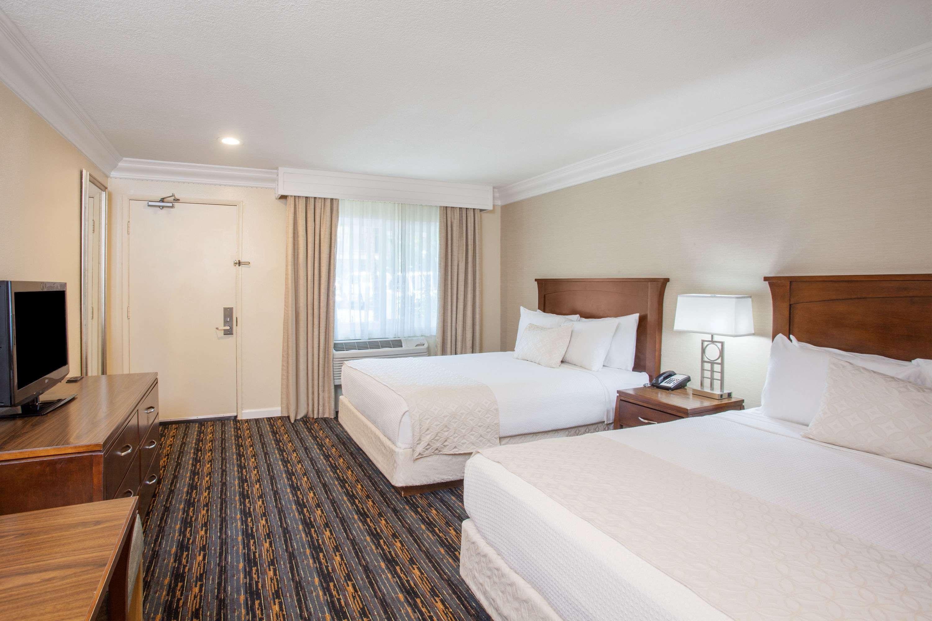 Days By Wyndham Circle San Diego