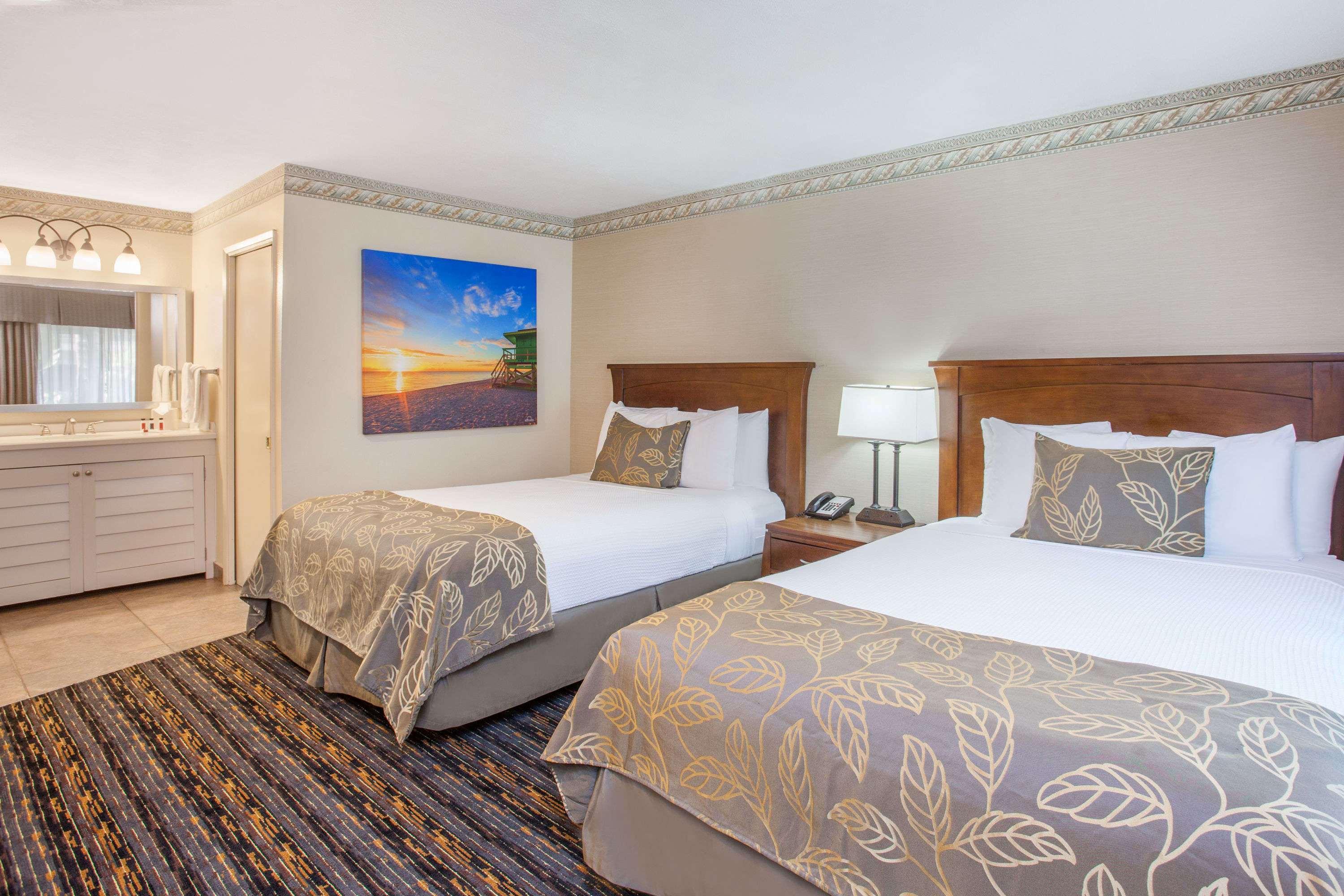 Days By Wyndham Circle 3* San Diego