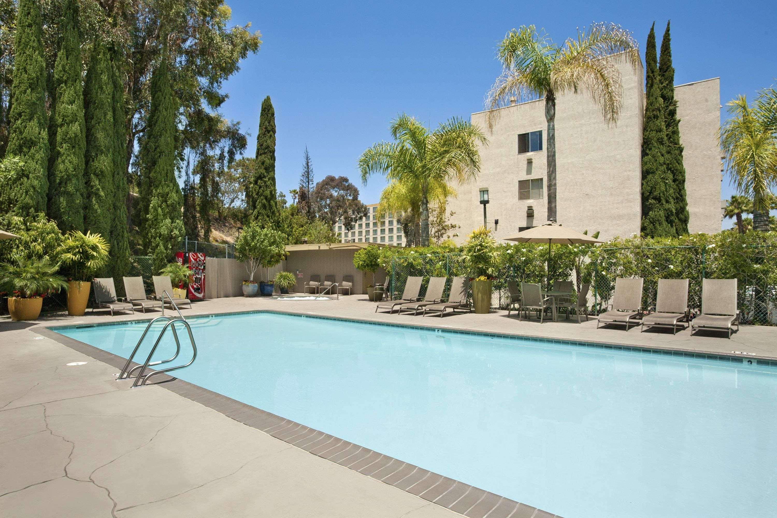 Days By Wyndham Circle Hotel San Diego