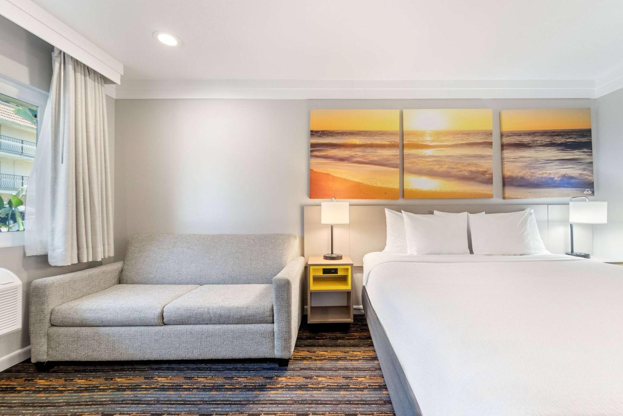 Days By Wyndham Circle Hotel
