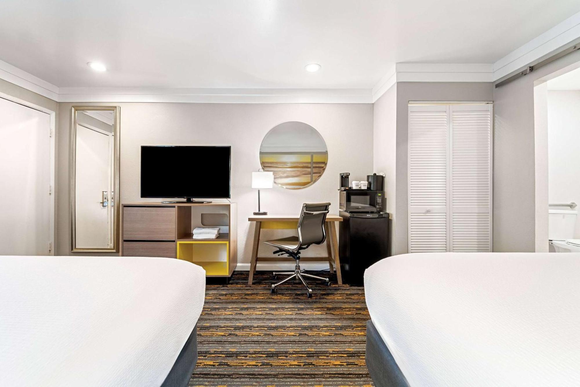 Days By Wyndham Circle San Diego
